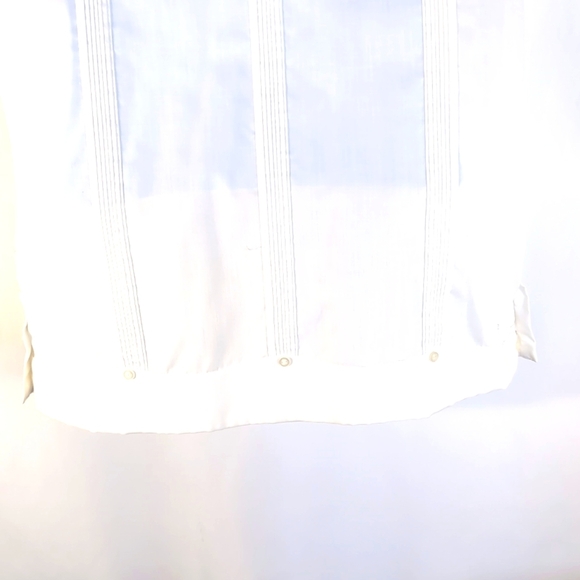 White embroidered La Fiesta Guayabera (White Wedding Shirt) Size 15 1/2 (M) - Picture 4 of 7